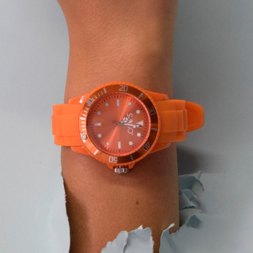 Reloj Unisex Análogo 5 Atm Bisel Giratorio Svago