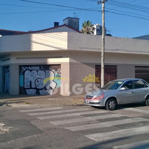 Venta Casa 3 Amb. En Ciudadela Con 2 Locales
