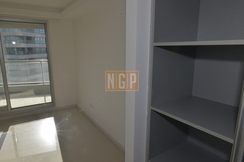 Piso 24 Alto Muy Buena Vista Al Mar Imperdible Con Todos Los Servicios- Ref: 14533