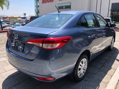 Imagen 4 de 8 de Toyota Yaris 2019 4p Sedán Core L4/1.5 Man