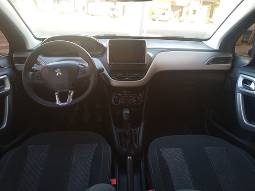 Imagen 9 de 15 de Peugeot 208 2017 1.6 Allure