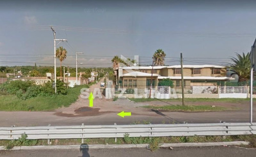 Carr. Celaya A Salvatierra: Magnifico Terreno Campestre A 60 M. De La Carretera