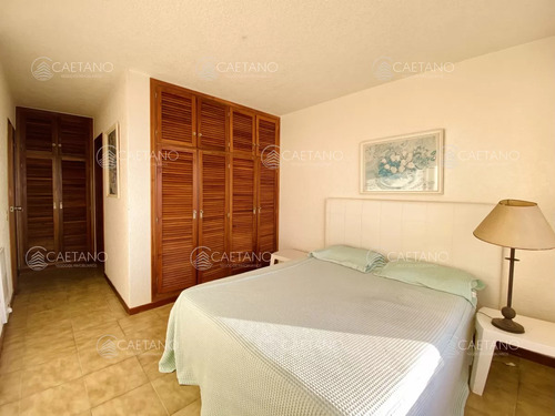 Venta Apartamento 3 Dormitorios, Piso Alto, Torre Tradicional En Punta Del Este