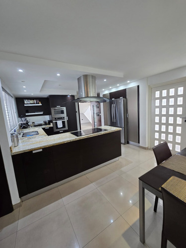 Cr Vende Exclusiva Casa Urb Trigal Norte Conj Res Los Girasoles
