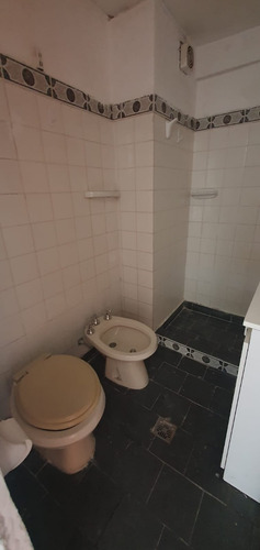 Venta De Departamento 2 Dormitorios Con Cochera Zona Parque.