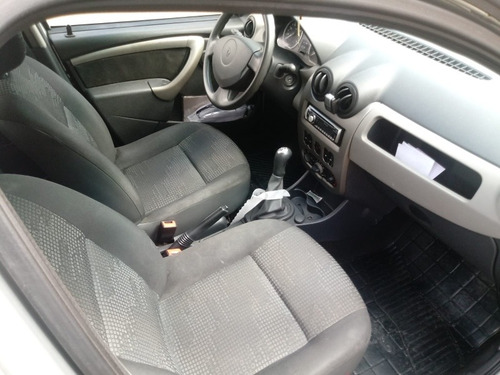 Imagem 4 de 6 de Renault Sandero 2009 1.0 16v Expression Hi-flex 5p