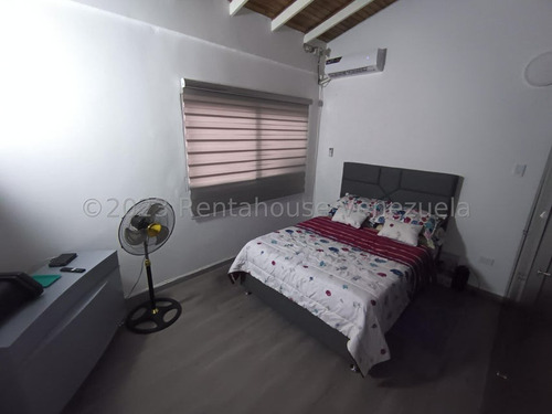 Imagen 29 de 30 de Hermoso Townhouse Ubicado En Conjunto Cerrado Con Pozo, Vigilancia Privada Y Doble Porton De Acceso, Es Moderno Y Tendencia Minimalista, Cuenta Con Su Cocina Empotrada Equipada, Pisos Laminados