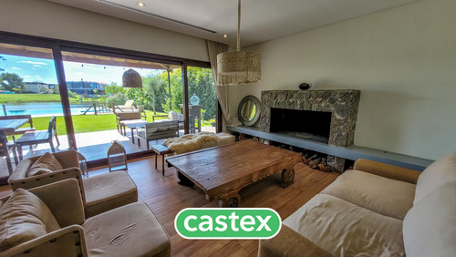 Casa En Venta A La Laguna De 7 Ambientes Con Pileta En Marinas, Puertos, Escobar.