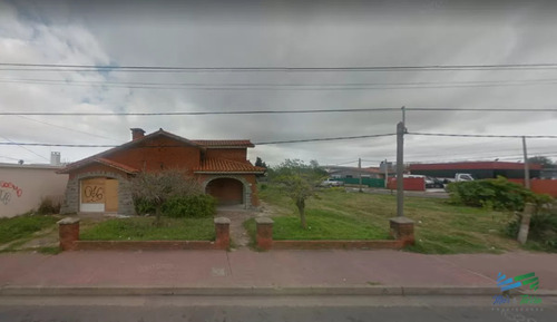 Vendo Gran Terreno Sobre Avenida Proximo Al Centro De Maldonado
