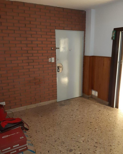 Imagen 2 de 9 de Venta De Departamento De 3 Ambientes En Bernal Oeste