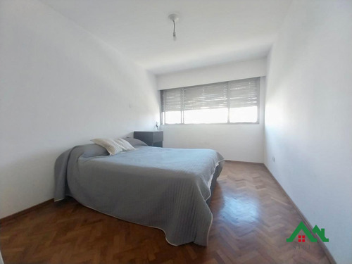 Departamento En Venta Piso Entero, 4 Dormitorios, Cochera En Nueva Córdoba Apto Crédito