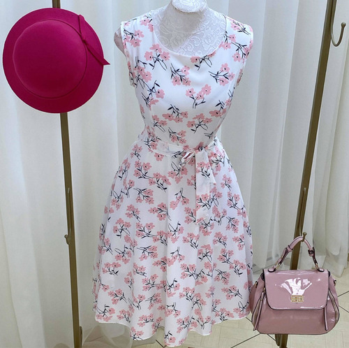 Imagem 4 de 7 de Vestido Midi Gode Rodado Sem Mangas Branco Florido Rosê