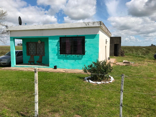 Casa De 5 Habitaciones, Baño Y Galpon.