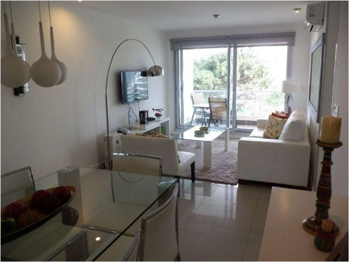 Apartamento En Alquiler Por Temporada De 2 Dormitorios En Playa Brava