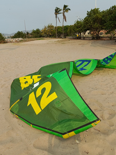Kite Con Su Barra Modelo Rebel 12