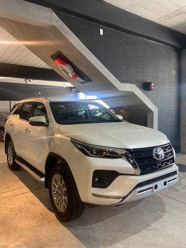 Imagem 3 de 10 de Hilux Sw4 Srx 7 Lugares 2020 0km - São Paulo Motorsport