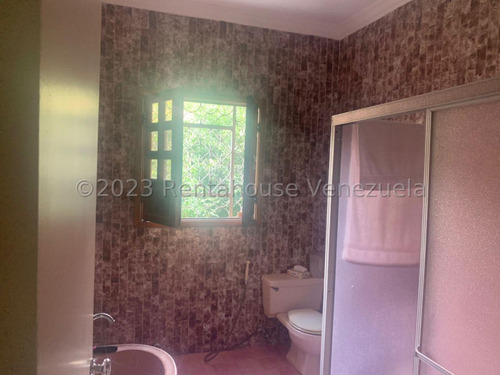 Ms: 23-33142 En Venta Amplia Casa En Las Acacias. A=481m2, 6h, 4b, 3p.