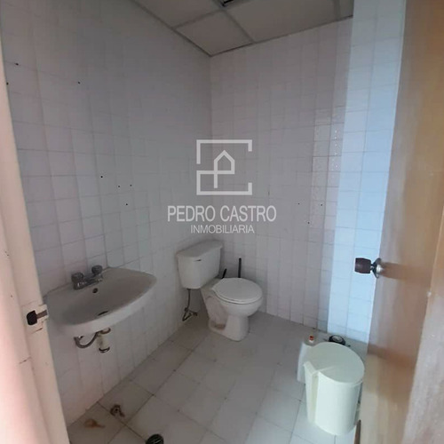 Imagen 7 de 11 de Pedro Castro Inmobiliaria Ofrece Imperdible Oportunidad De Alquiler De Oficinas En La Torre Colón, Puerto Ordaz