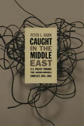 Caught In The Middle East, De Peter L. Hahn. Editorial University North Carolina Press, Tapa Blanda En Inglés