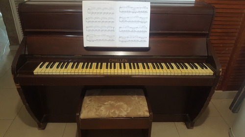 Imagen 2 de 7 de Piano Vertical Inglés Marca Challen