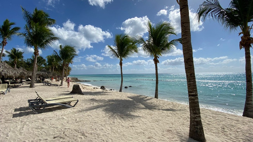 Luxury Apartamento Renovado - En Cadaques Residencial En La Primera Línea Playa Privada, Bayahibe !!!