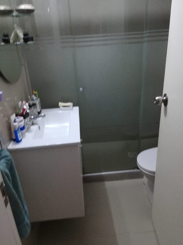 Imagen 8 de 11 de Dueño Vende Apto De 3 D Con Patio Y Cochera Propia
