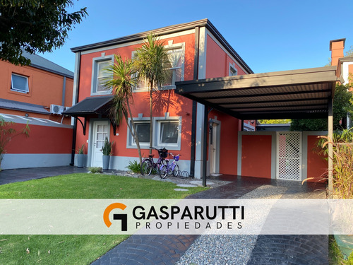 Casa En Venta En Barrio Privado Septiembre, Con Pileta!