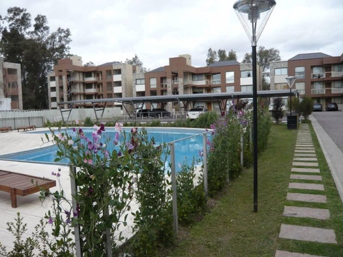 Departamento Con Cochera En El Condominio Amaneceres Residen