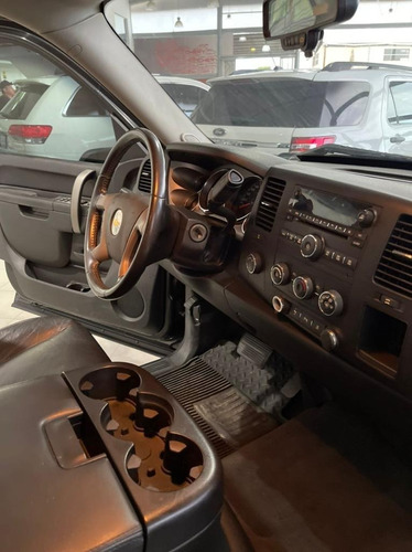 Imagen 9 de 15 de Chevrolet Silverado Lt