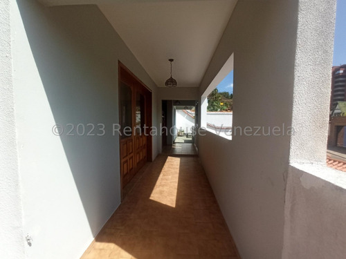 Imagen 3 de 16 de Excelente Y Agradable Casa En Venta Los Samanes, Caracas Calle Cerrada Con Acceso Controlado 23-26542