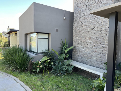 Casa En Venta En Country Privado Campos De Eshter - 2 Dormitorios + Patio + Parrillero