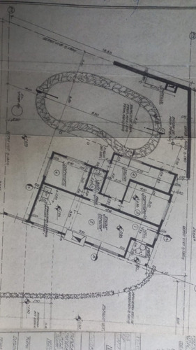 Casa Sobre Lote Propio Con Jardin Y Pileta A Refaccionar