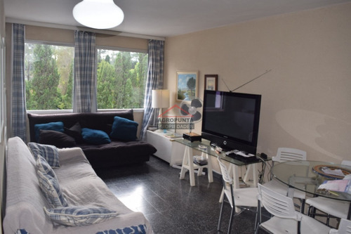 Apartamento En Mansa, 1 Dormitorios *- Ref: 2877