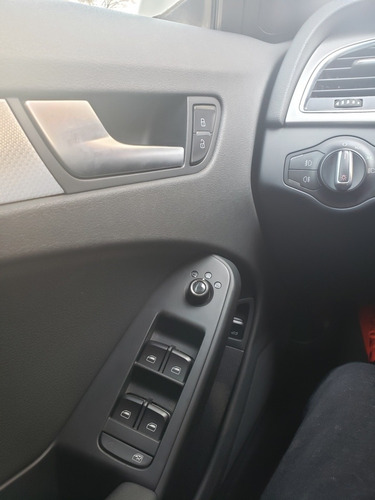 Imagen 8 de 12 de Audi A4 2011 2.0 Attraction T Fsi 211cv Manual