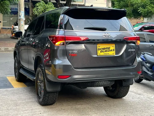 Toyota Fortuner 2.7l Mid
