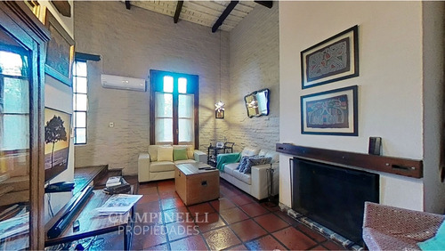 Casa De 5 Dorm. 3 Baños, Barbacoa Y Depósito.