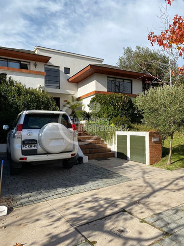 Casa En Arriendo De 4 Dorm. En Las Condes