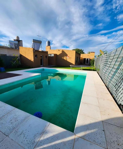 Casa En Venta - 3 Dormitorios 3 Baños - 516mts2 - Chacabuco