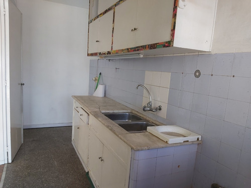 Imagen 13 de 14 de Apartamento Con Renta 1 Dormitorio Al Frente Centro Ascensor .