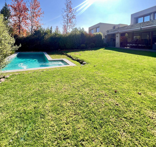 Casa En Venta 4 Dorm Más Serv Piedra Roja Chicureo