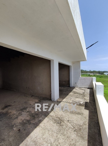 Invierte En Un Negocio Seguro Con Hotel Al 80% Construido En Playa El Cardón, Antolín Del Campo, Isla De Margarita, Nueva Esparta - Cod. 0385
