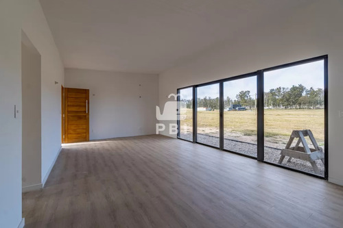 Venta De Casa 2 Dormitorios - Ref : Pbi2945