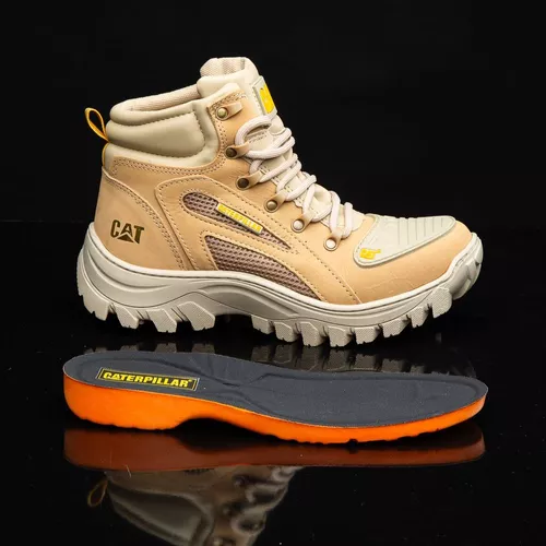 Bota Masculina Em Couro Caterpillar Reforçada E Impermeável