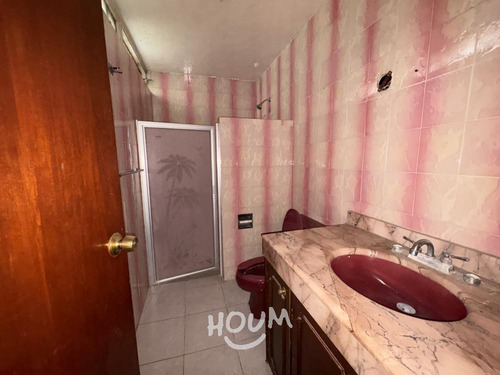 Casa En Colinas De San Javier, Guadalajara Con 7 Recámaras, 1305 M², Id: 151607