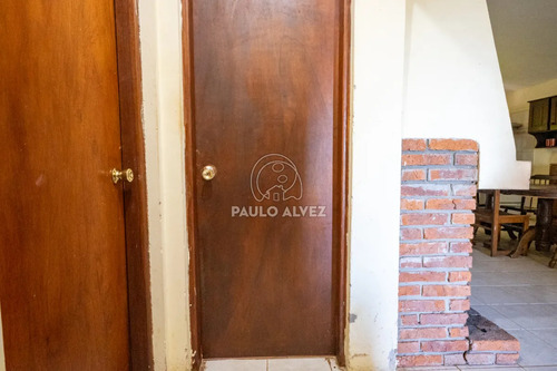Maria Del Huerto, Casa En Venta , Cerca De Todos Los Servicos. Dos Dormitorios, Dos Baños. Apartamento Al Fondo Y A Tan Solo 450 Metros Del Mar