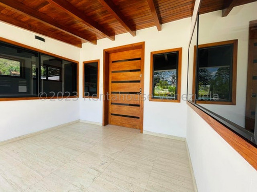 Exclusiva Casa Remodelada Con Piscina, Sauna, Area De Jardin, Estacionamiento 12 Vehiculos Casilla Vigilancia A Estrenar Concepto Moderno Exclusiva Zona Privada Palmarito Estef 24-15119