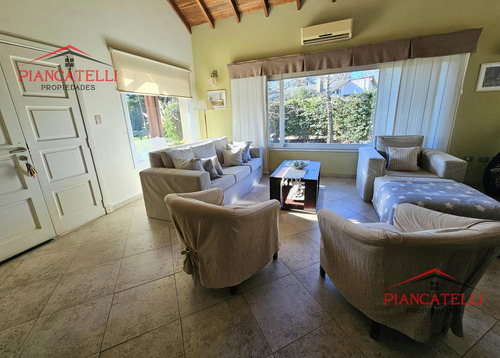 Venta De Casa En San Barrio San Patricio Con Hermoso Parque