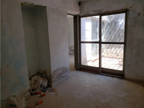 Terreno Con Casa A Reciclar