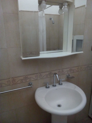 Imagen 18 de 19 de Parque Velez Sarsfield, Casa En Venta 3 Dormitorios. Recibo Departamento