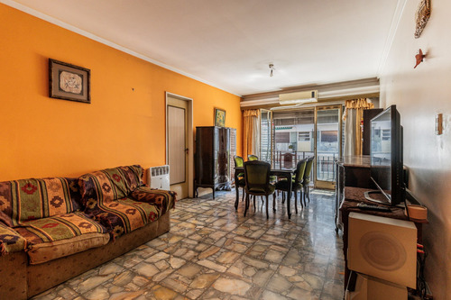 Departamento 3 Amb. Con Mucha Luz Y Dependencia